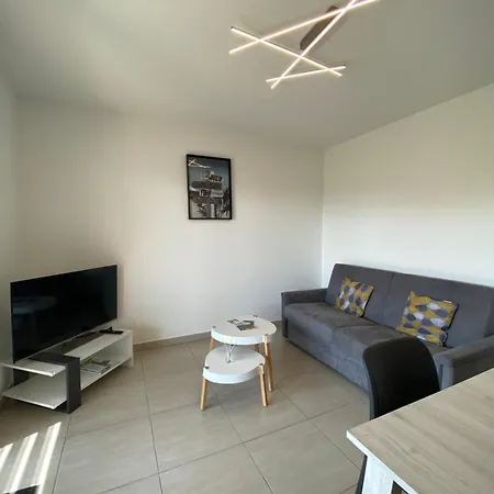 T2 Climatise 4 Pers Avec Terrasse Vue Campagne Piscine Et Parking V0773 *