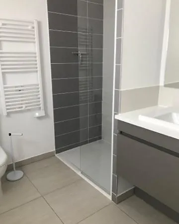 T2 Climatise 4 Pers Avec Terrasse Vue Campagne Piscine Et Parking V0773 *