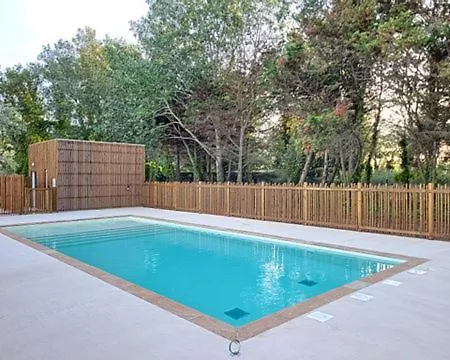 Agence Jf Immo-t2 Climatise 4 Pers Avec Terrasse Vue Campagne Piscine Et Parking V0773