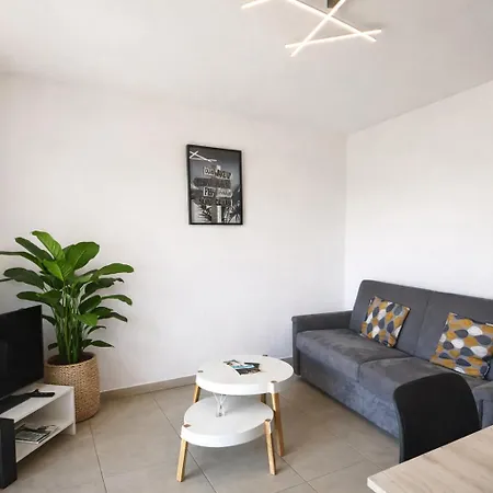 Agence Jf Immo-t2 Climatise 4 Pers Avec Terrasse Vue Campagne Piscine Et Parking V0773 Апартаменты Виас