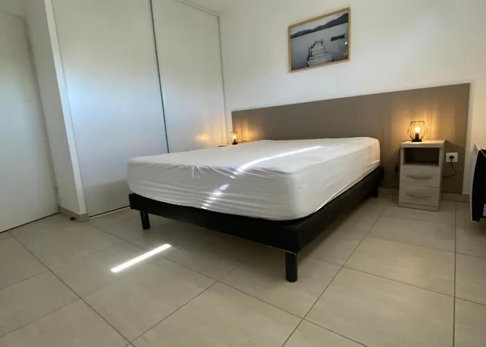 T2 Climatise 4 Pers Avec Terrasse Vue Campagne Piscine Et Parking V0773 Apartament *