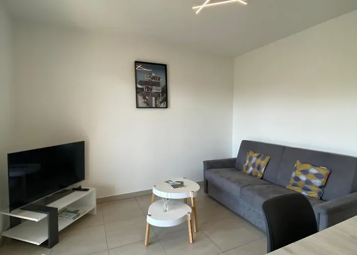 T2 Climatise 4 Pers Avec Terrasse Vue Campagne Piscine Et Parking V0773 *